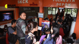 Polres Metro Depok Berbagi 200 Nasi Bungkus untuk Pemohon SKCK