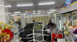 Honda Brio Tabrak Dua Motor hingga Terobos Toko di Entrop Jayapura (Istimewa)